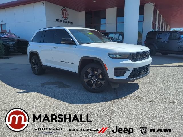 Used 2024 Jeep Grand Cherokee Altitude AWD/4WD image 1