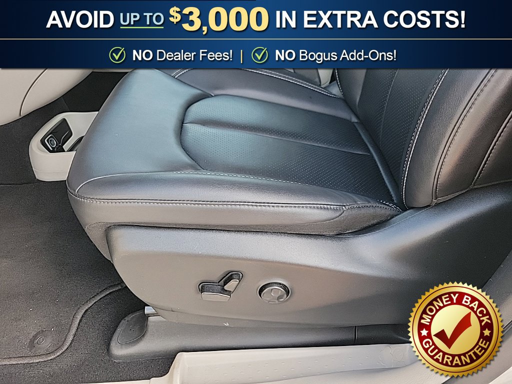 Used 2024 Chrysler Pacifica Touring-L FWD image 8