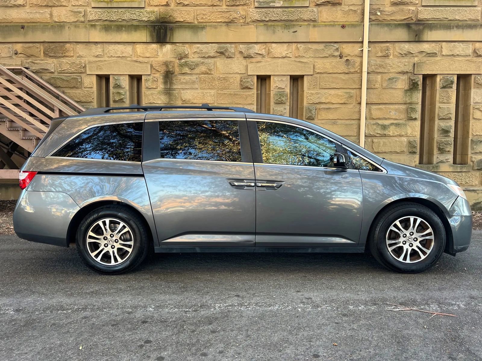 Used 2012 Honda Odyssey EX-L image 3