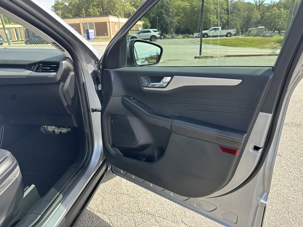 Used 2022 Ford Escape SEL image 17