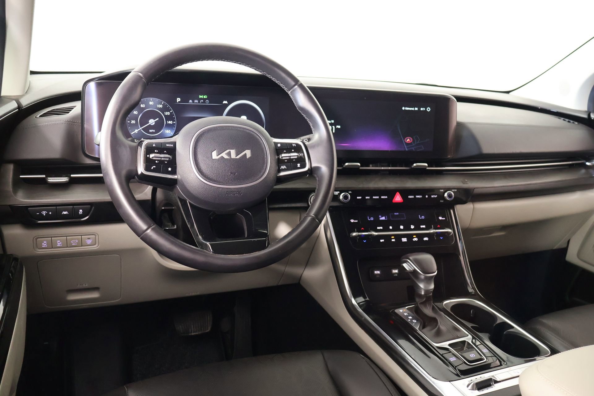 Used 2024 Kia Carnival SX FWD image 3