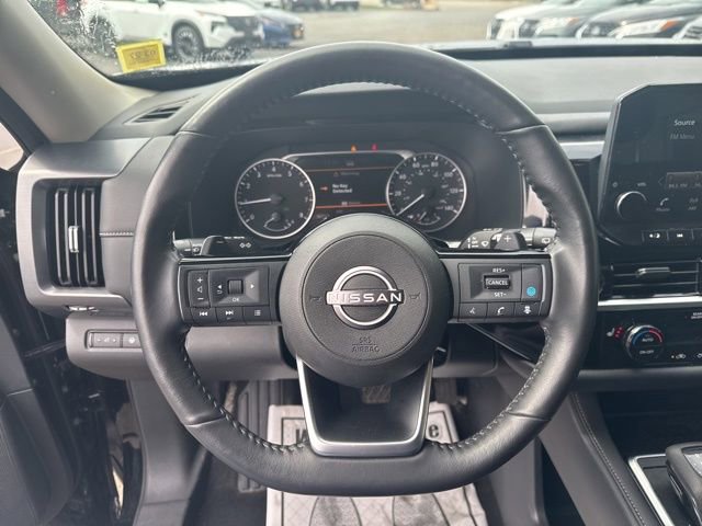 Used 2025 Nissan Pathfinder SL AWD/4WD image 9
