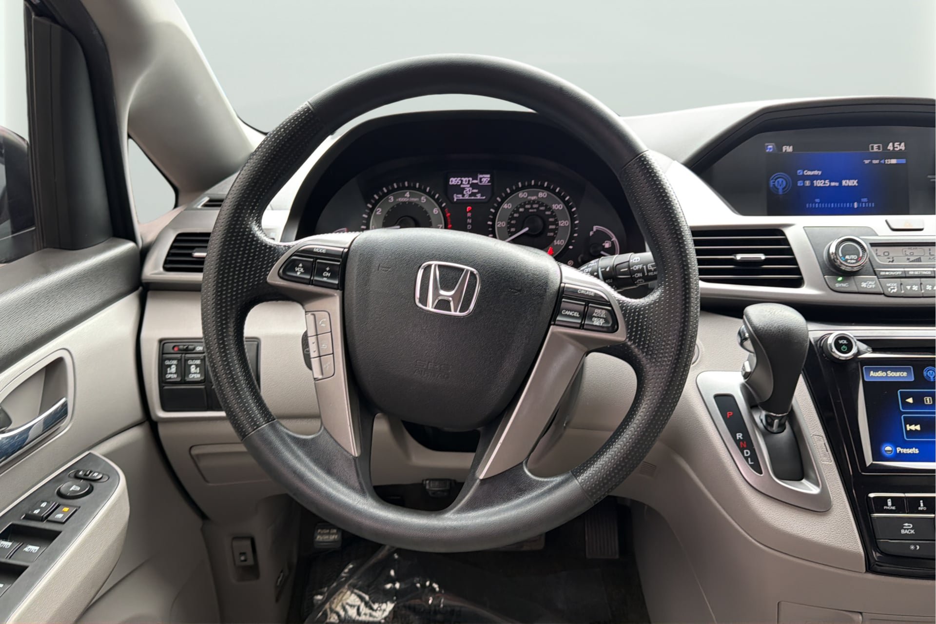 Used 2016 Honda Odyssey SE image 16