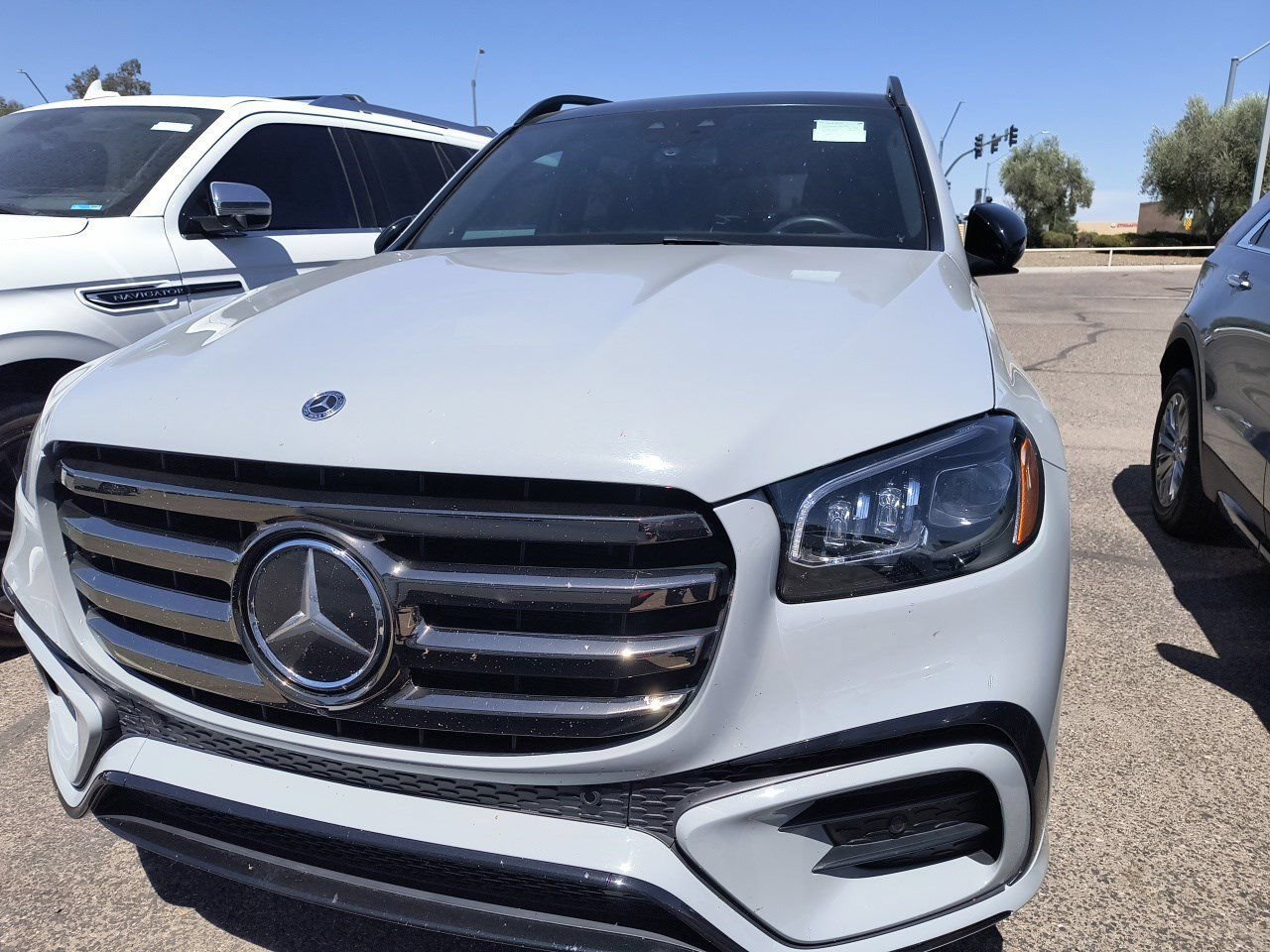 Used 2024 Mercedes-Benz GLS 580 4MATIC image 2