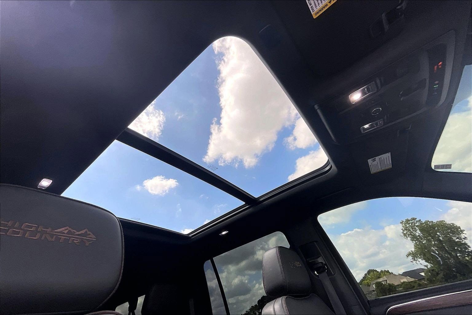 Used 2022 Chevrolet Suburban High Country AWD/4WD image 12