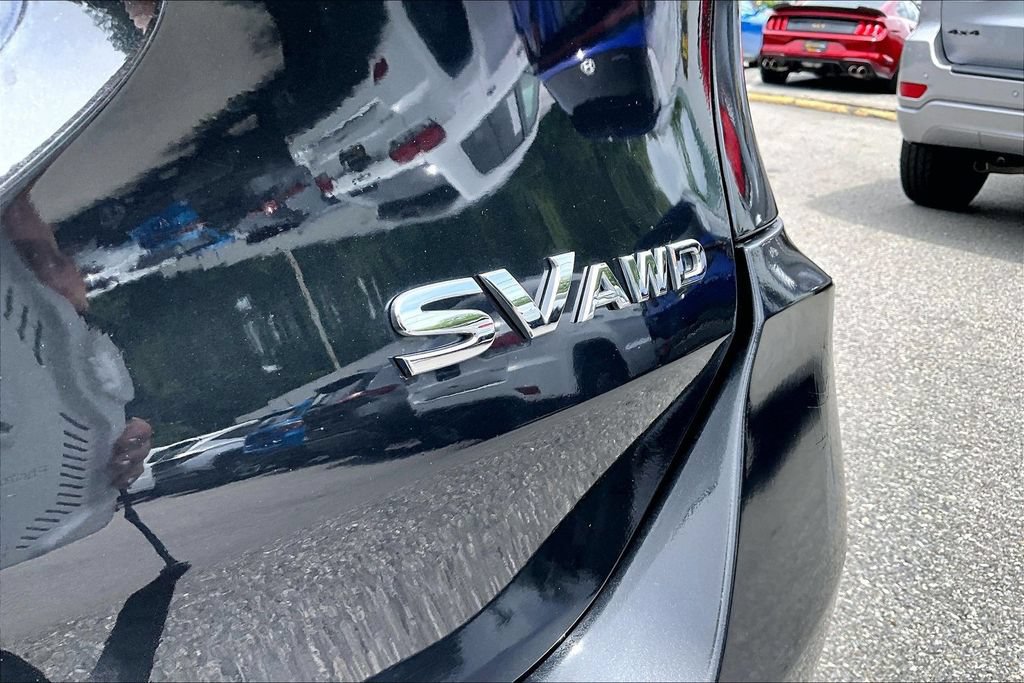 Used 2017 Nissan Rogue SV AWD/4WD image 24