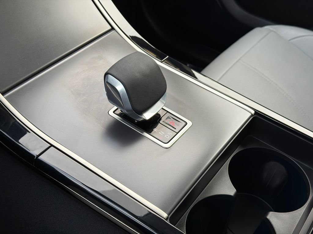 Used 2025 Land Rover Range Rover Velar Dynamic SE image 31