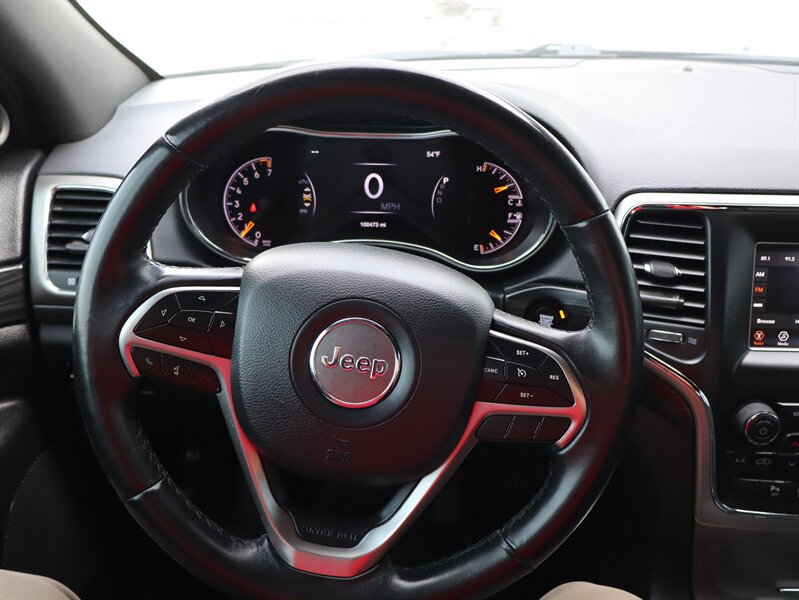 Used 2019 Jeep Grand Cherokee Laredo AWD/4WD image 22