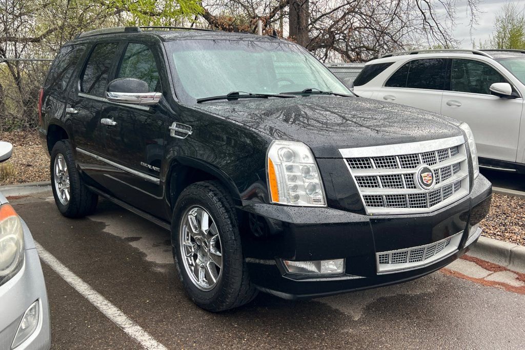 Used 2014 Cadillac Escalade Platinum image 2