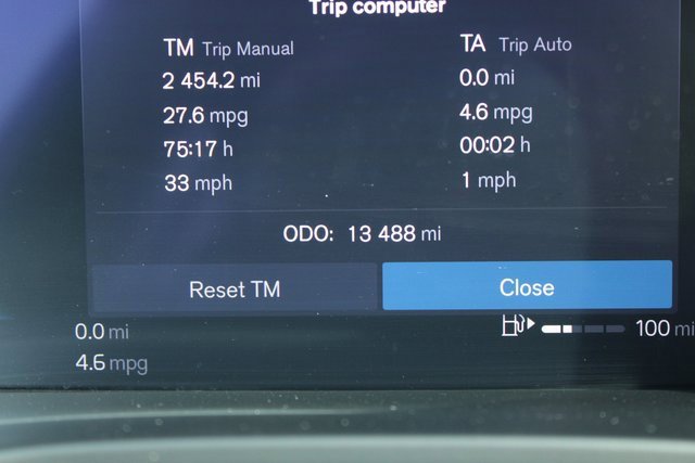 Used 2025 Volvo XC40 B5 Plus image 29