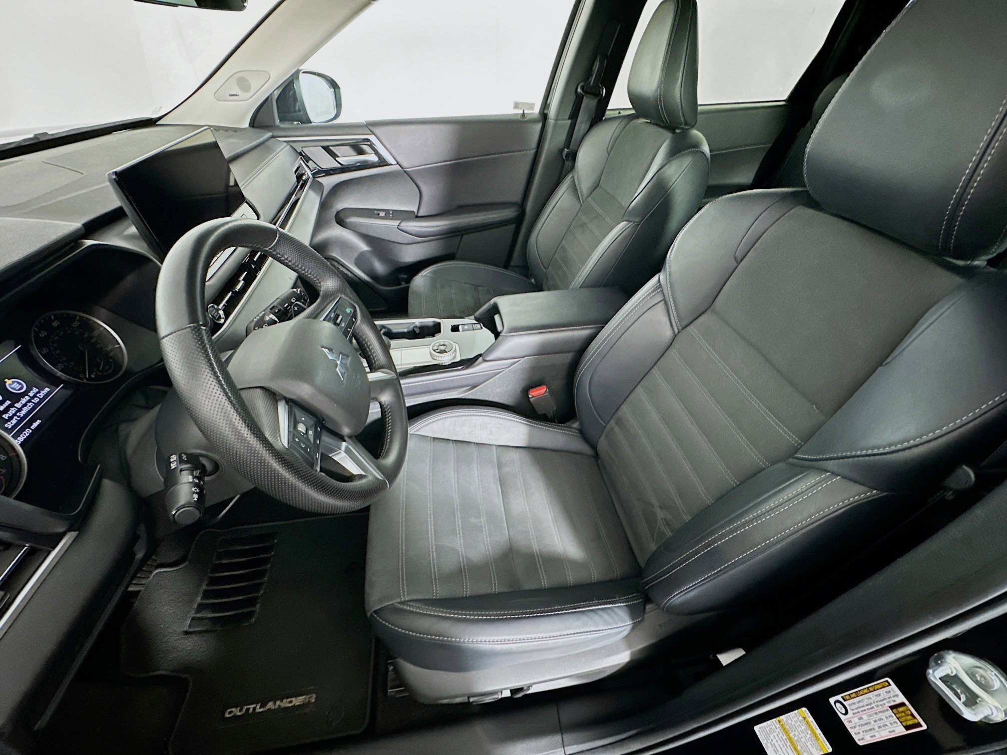 Used 2025 Mitsubishi Outlander SE FWD image 13