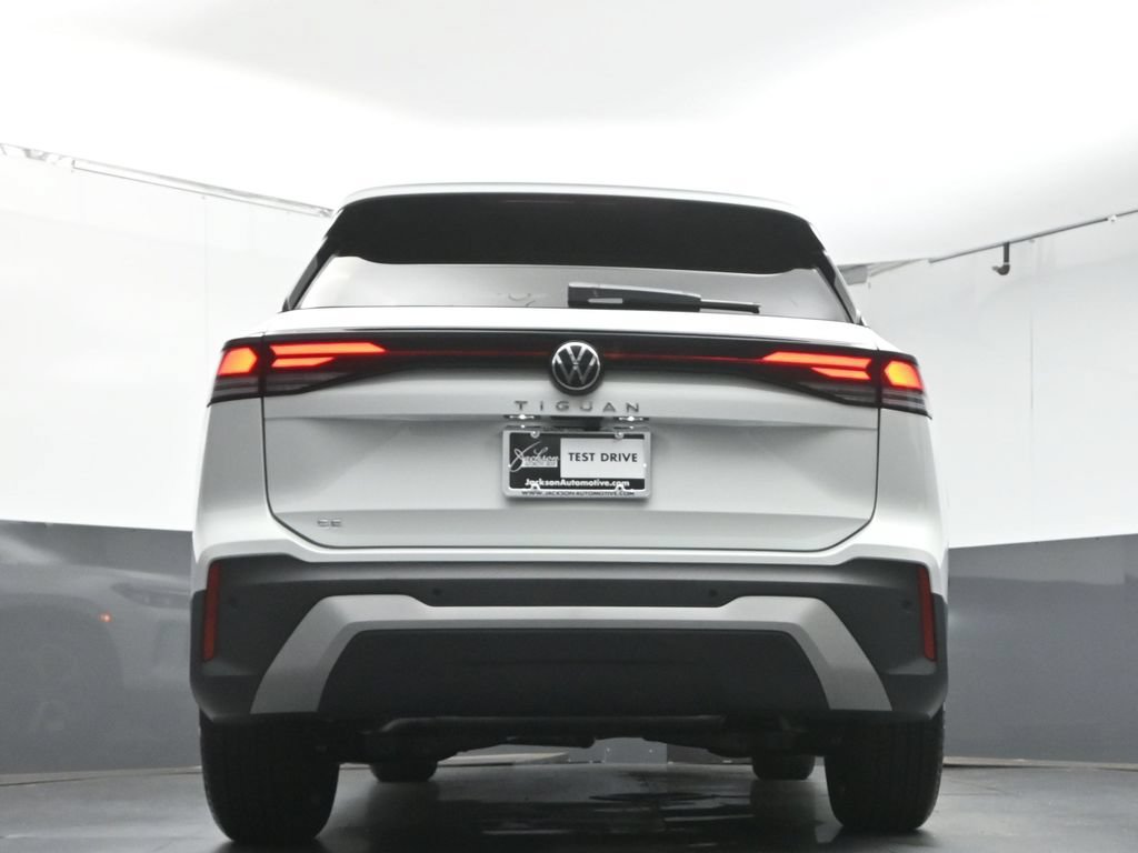 New 2026 Volkswagen Tiguan SE FWD image 38