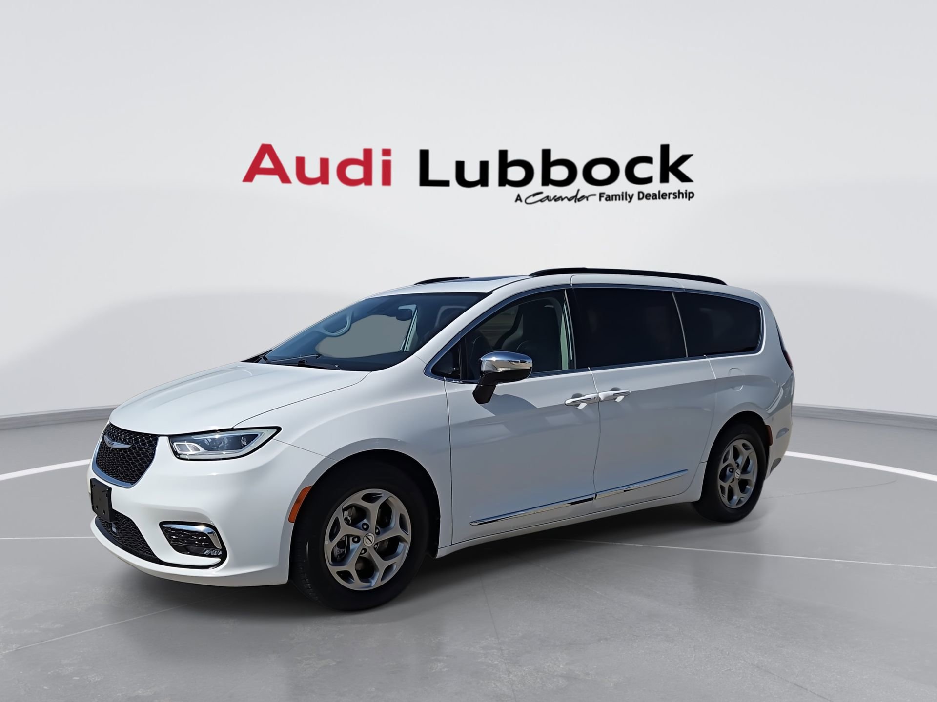 Used 2023 Chrysler Pacifica Limited image 4