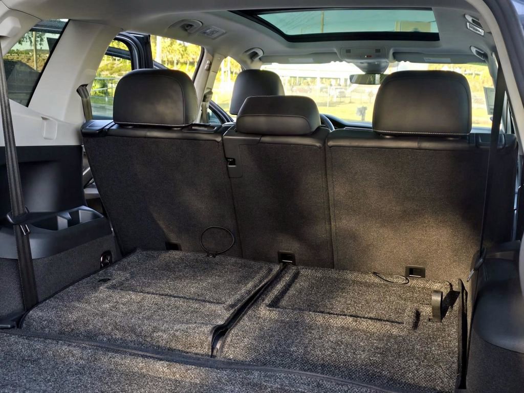 Used 2024 Volkswagen Tiguan SE image 30