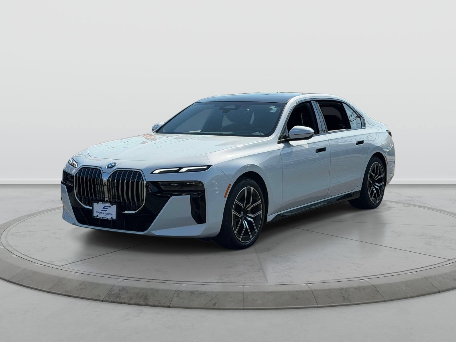 Used 2026 BMW 740i xDrive AWD/4WD image 3