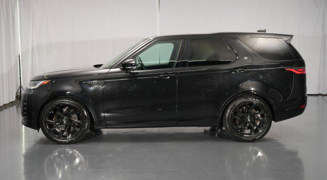 Used 2024 Land Rover Discovery Dynamic SE AWD/4WD image 2