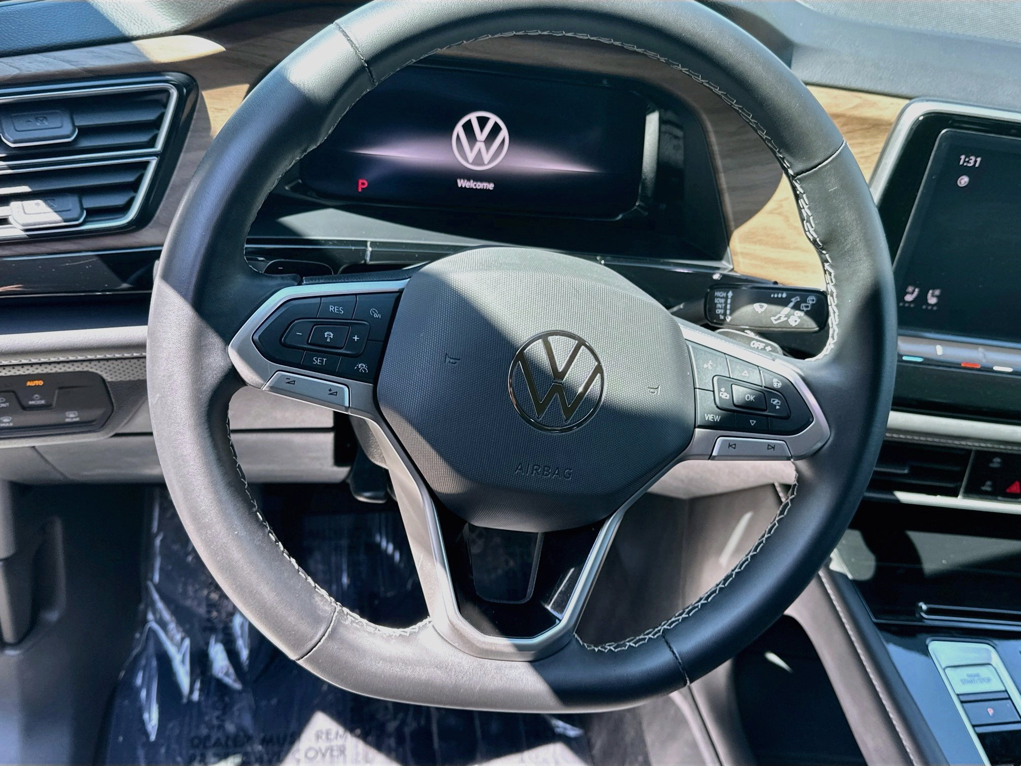 Used 2024 Volkswagen Atlas SE AWD/4WD image 17