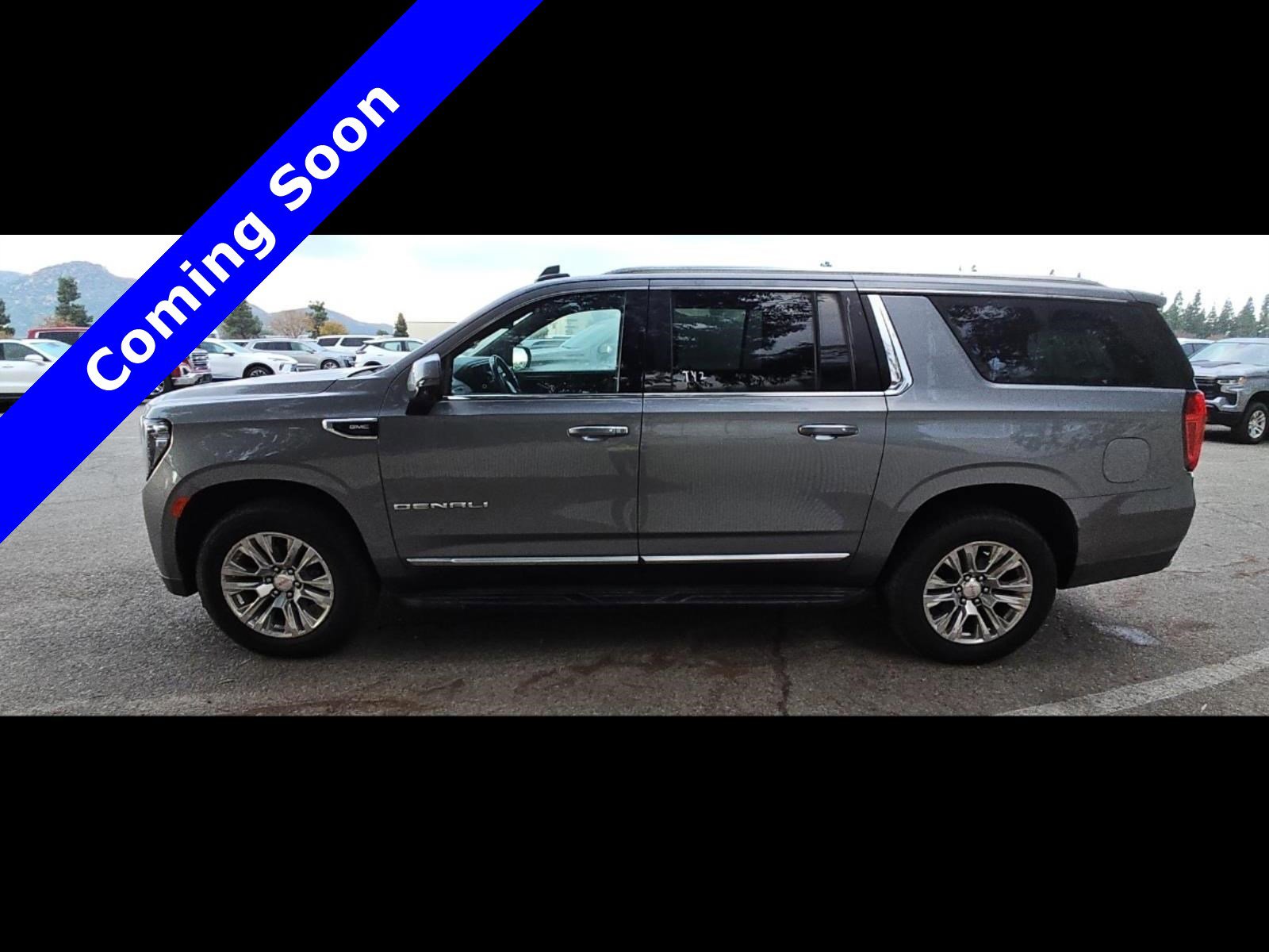 Used 2021 GMC Yukon XL Denali AWD/4WD image 3