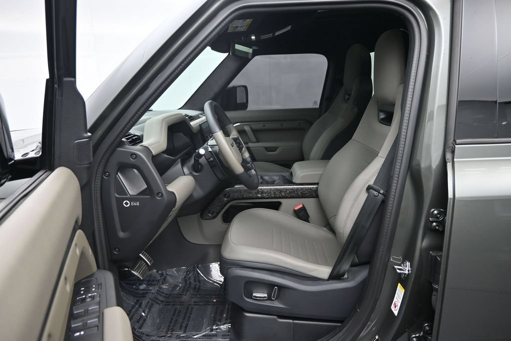 Used 2025 Land Rover Defender 110 AWD/4WD image 24