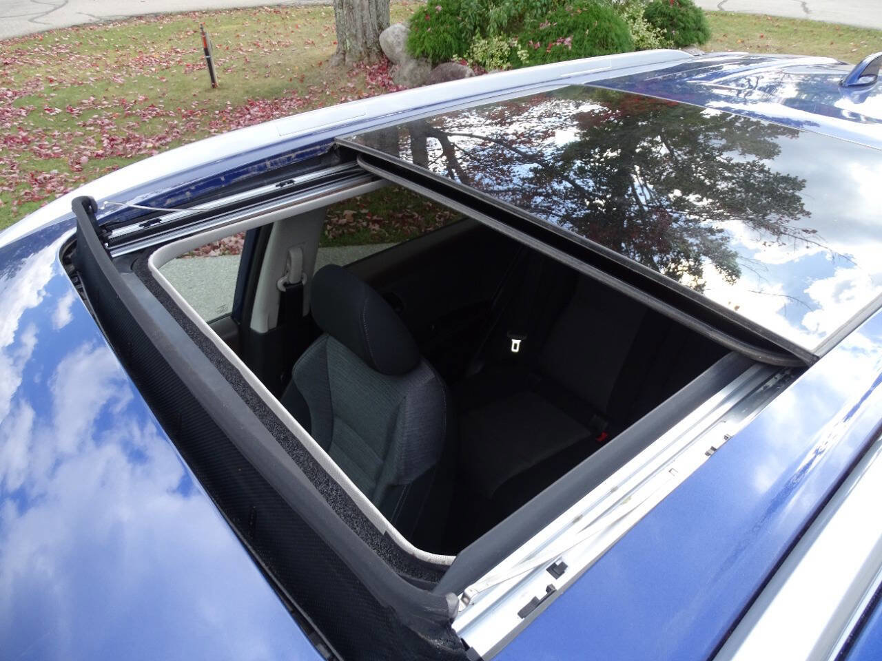 Used 2021 Nissan Rogue SV image 11