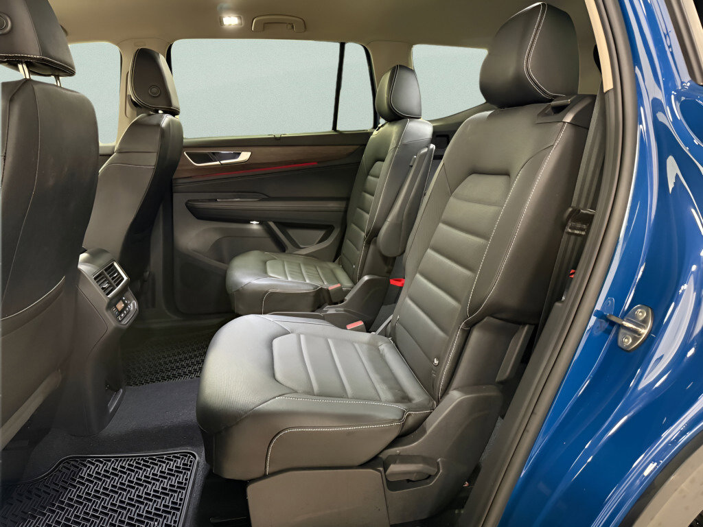 Certified 2025 Volkswagen Atlas SEL image 18