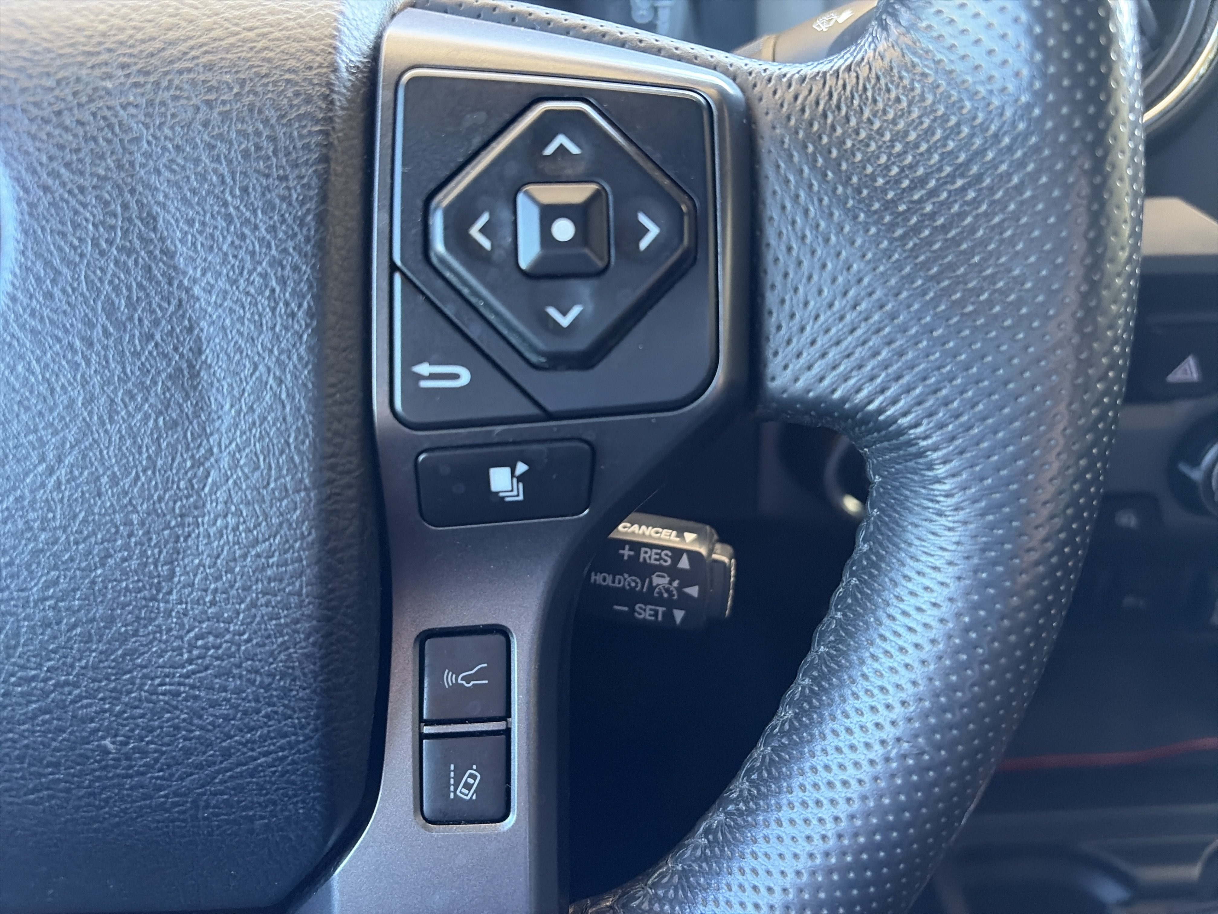 Used 2019 Toyota Tacoma TRD Off-Road w/ Technology Package AWD/4WD image 15