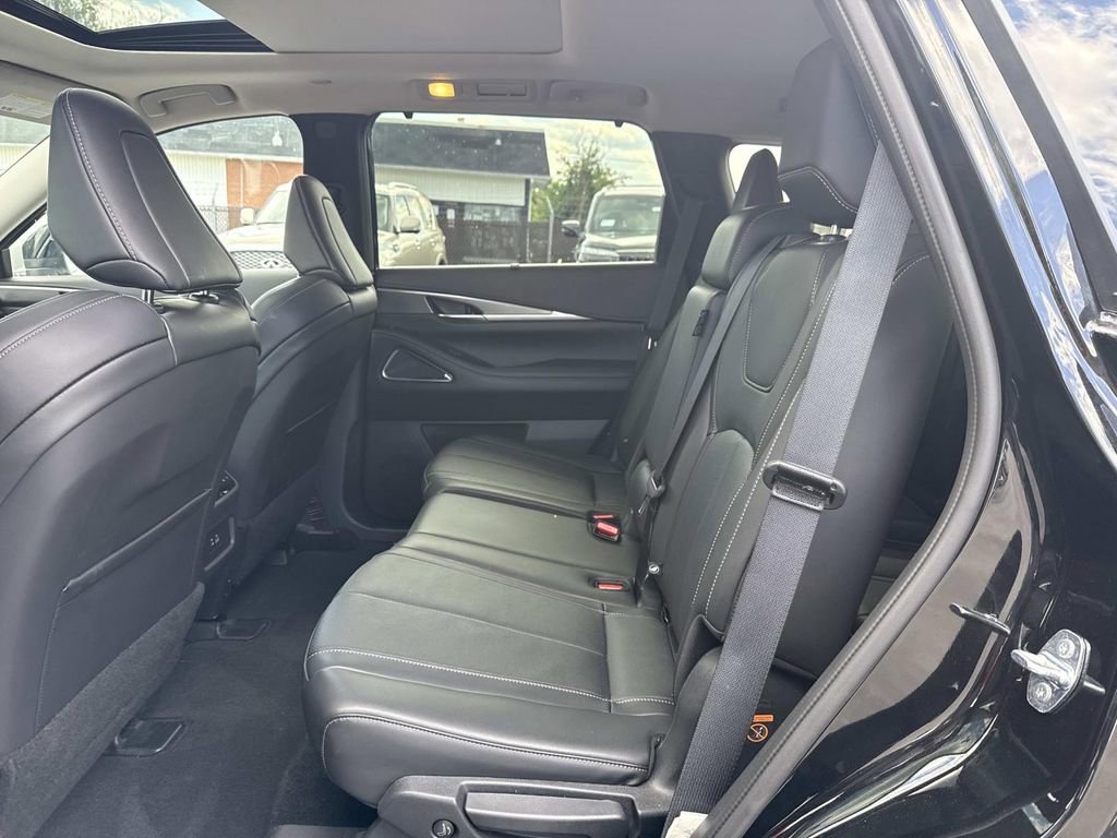 Certified 2025 INFINITI QX60 Luxe w/ Cargo Package AWD/4WD image 18