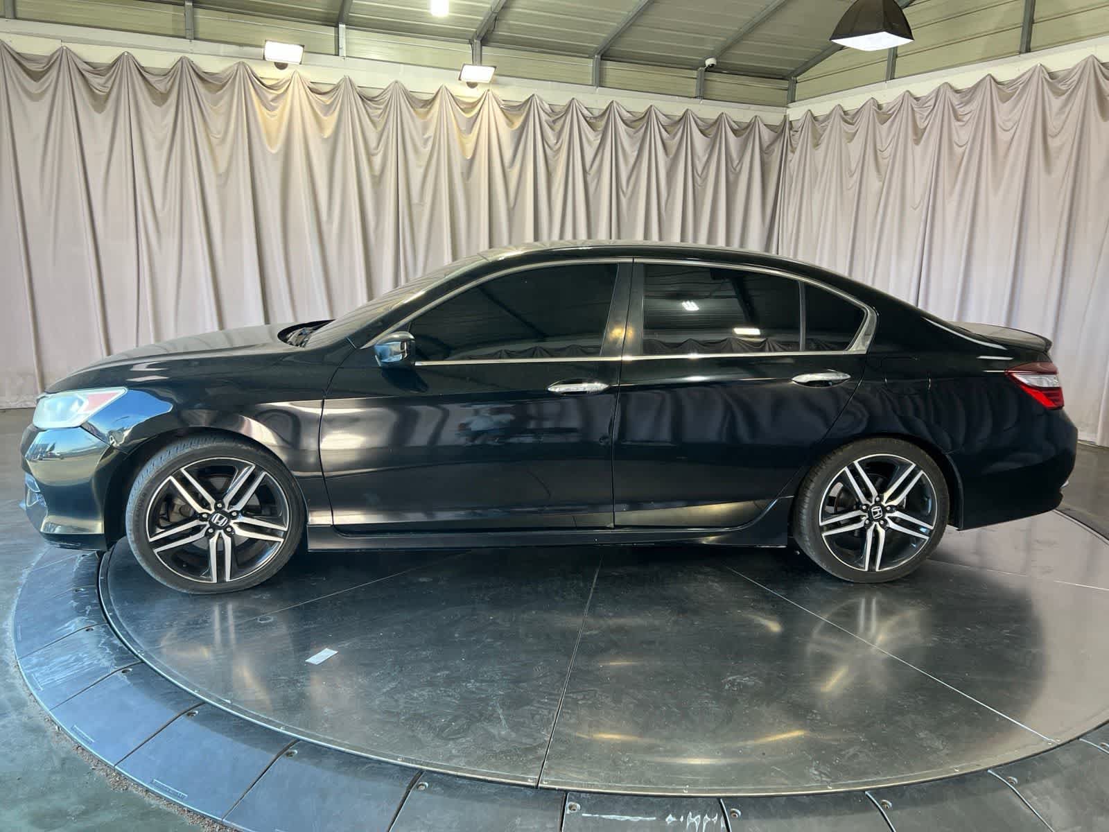 Used 2017 Honda Accord Sport image 8