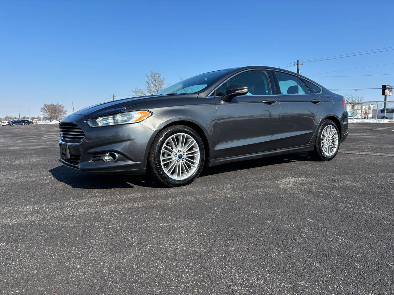 Used 2016 Ford Fusion SE w/ Equipment Group 202A image 2