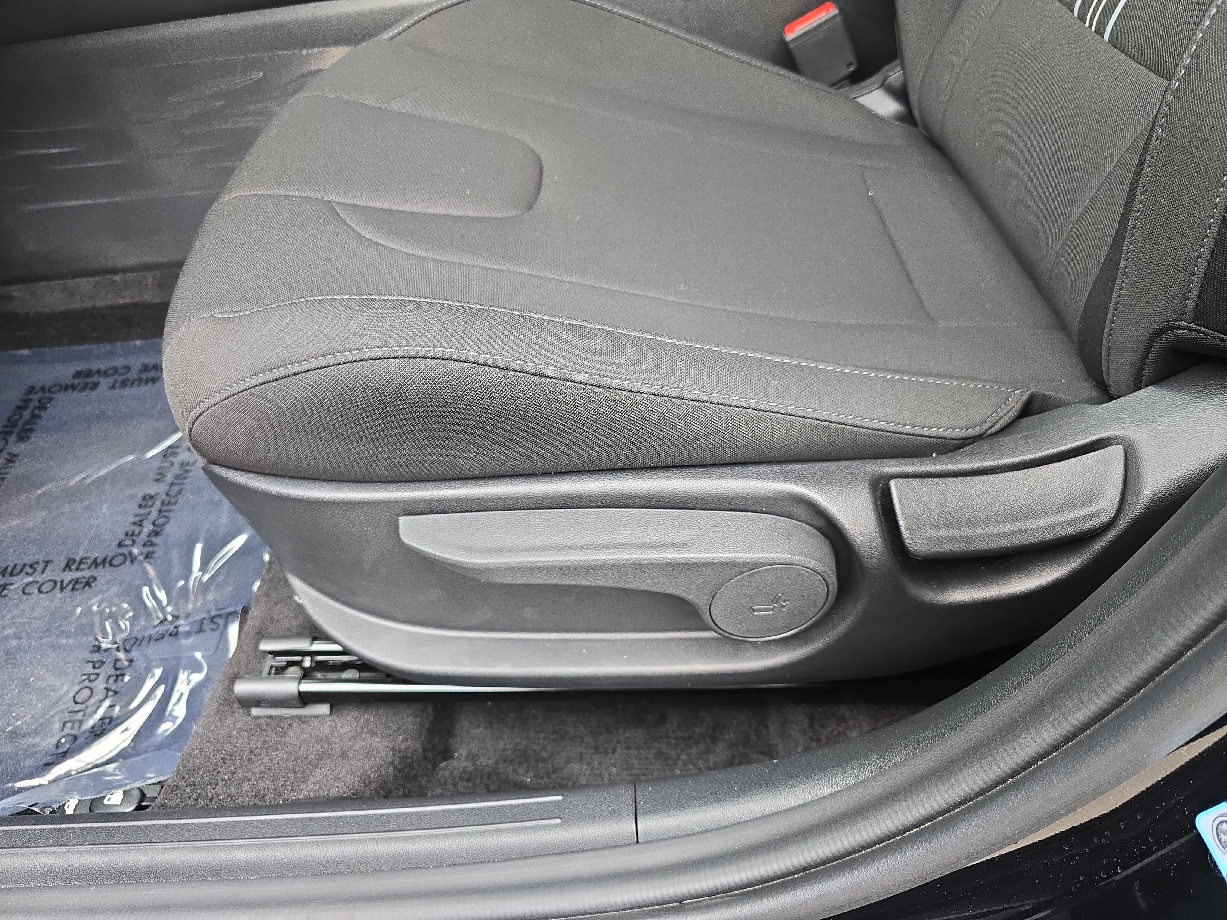 Certified 2025 Hyundai Elantra SEL FWD image 29