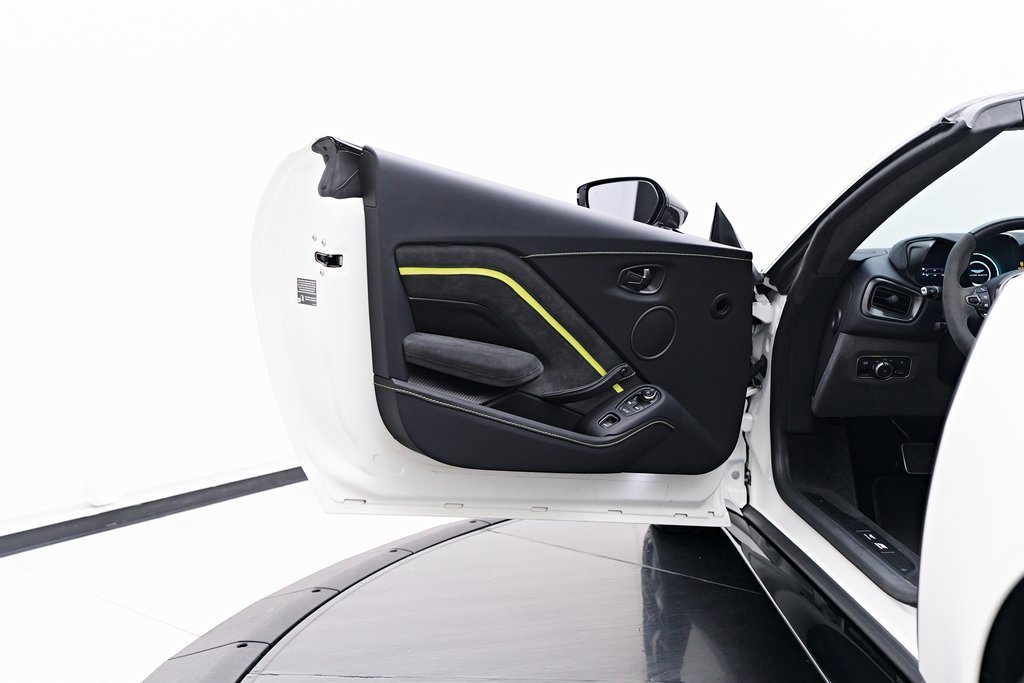 Used 2023 Aston Martin V8 Vantage Roadster image 40