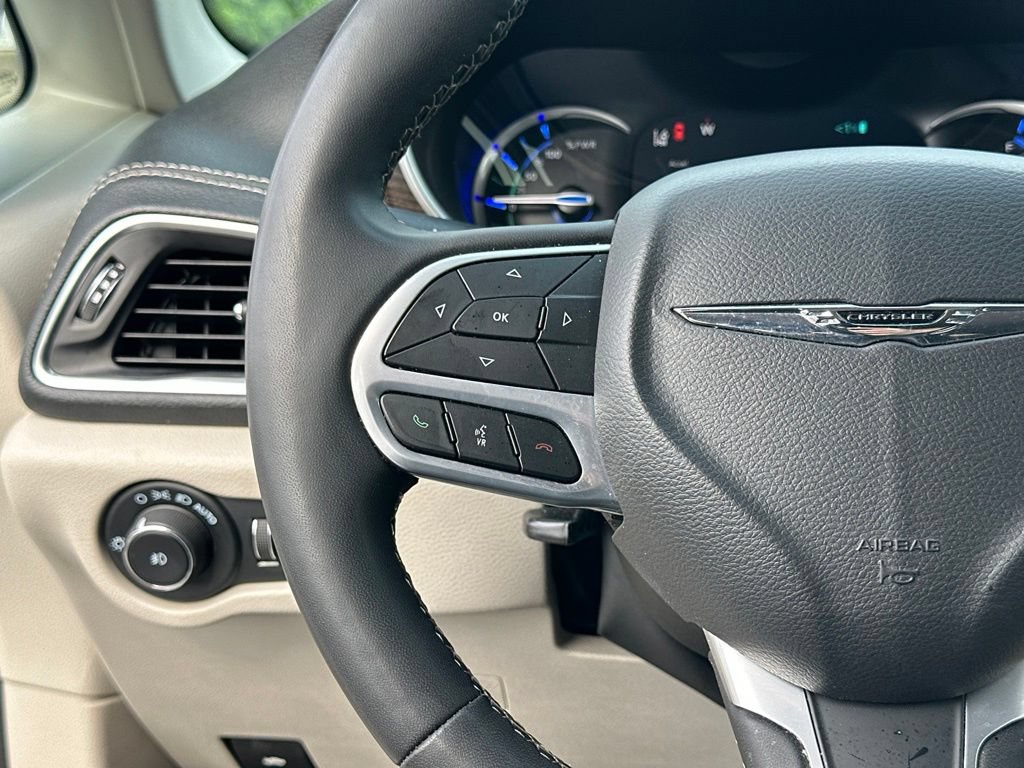 Used 2023 Chrysler Pacifica Limited FWD image 47