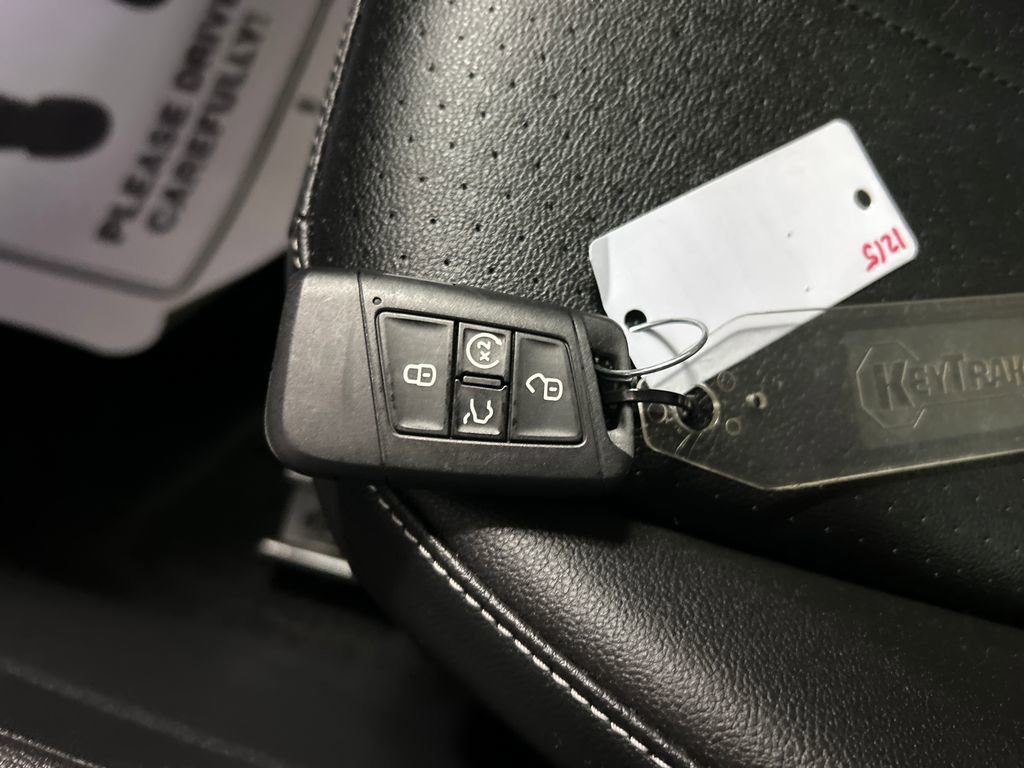 Used 2022 Volkswagen Tiguan SE R-Line image 20