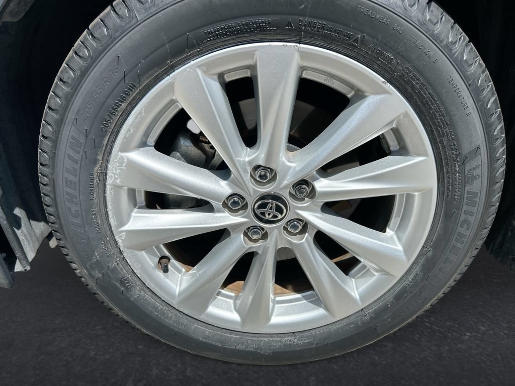 Used 2025 Toyota Corolla LE w/ LE Premium Package FWD image 10