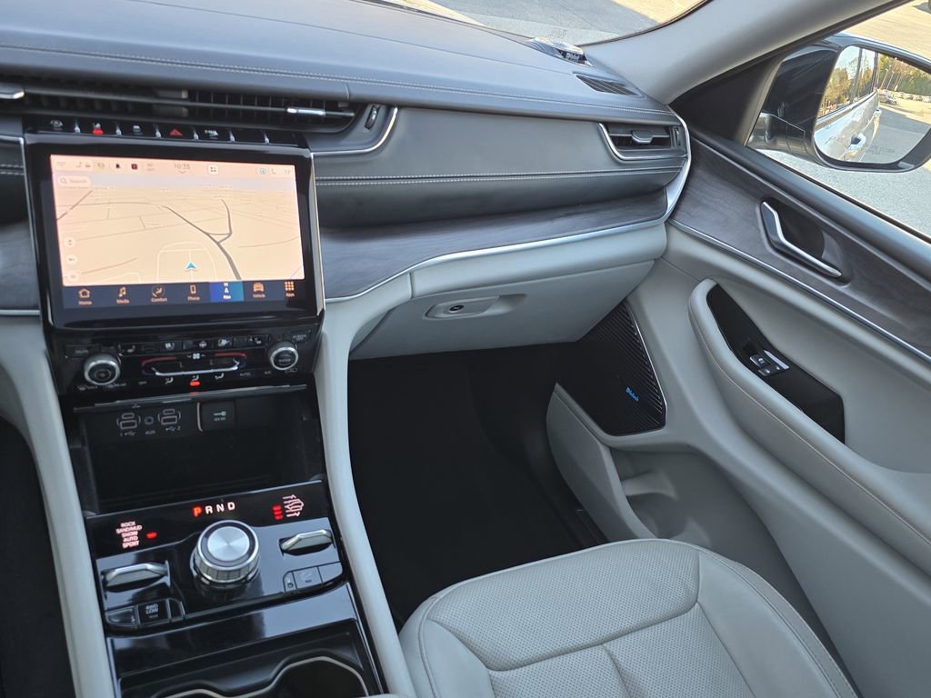 Used 2023 Jeep Grand Cherokee Overland image 7