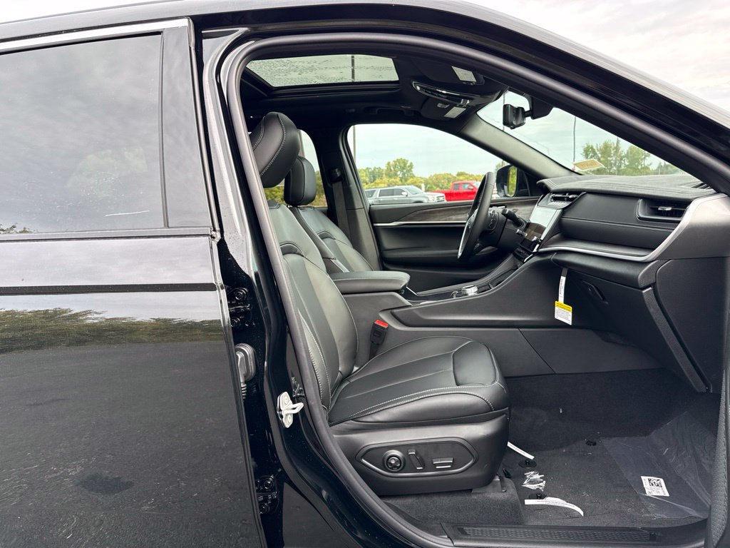 New 2027 Jeep Grand Cherokee Limited AWD/4WD image 11
