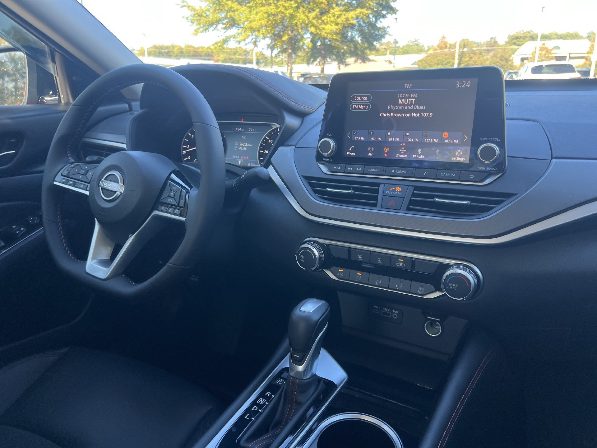 Used 2025 Nissan Altima 2.5 SR FWD image 3