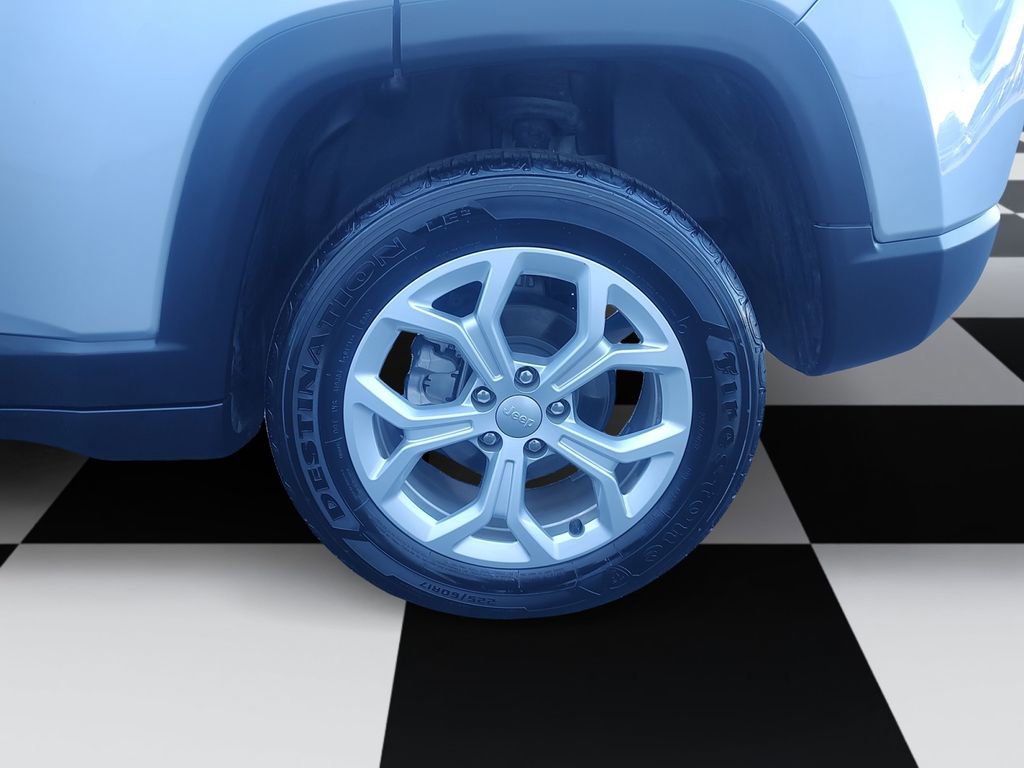 Used 2024 Jeep Compass Latitude image 14