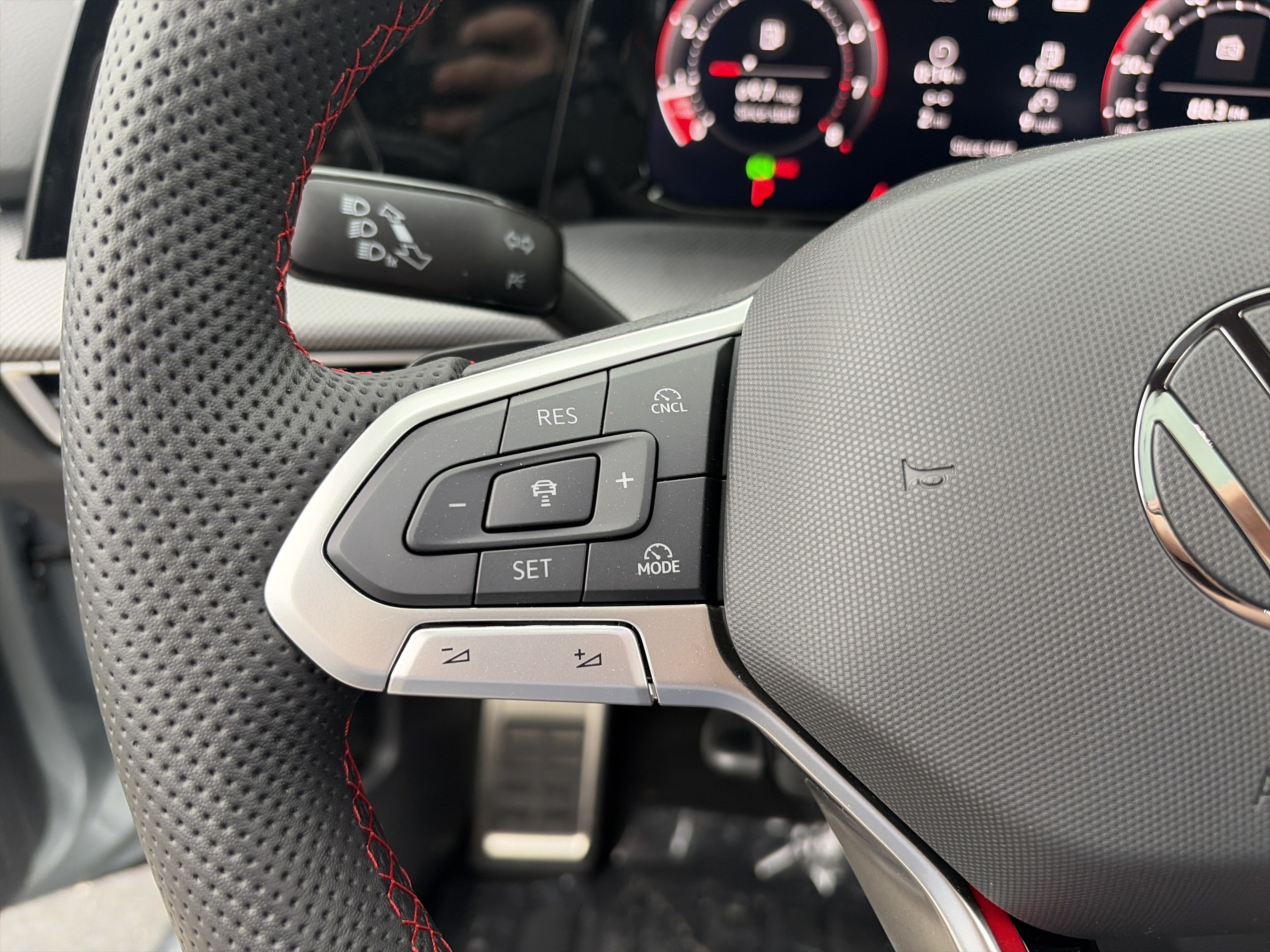 New 2026 Volkswagen GTI SE FWD image 27