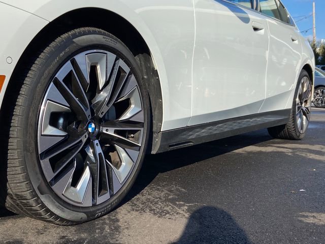 Used 2025 BMW 530i xDrive AWD/4WD image 9