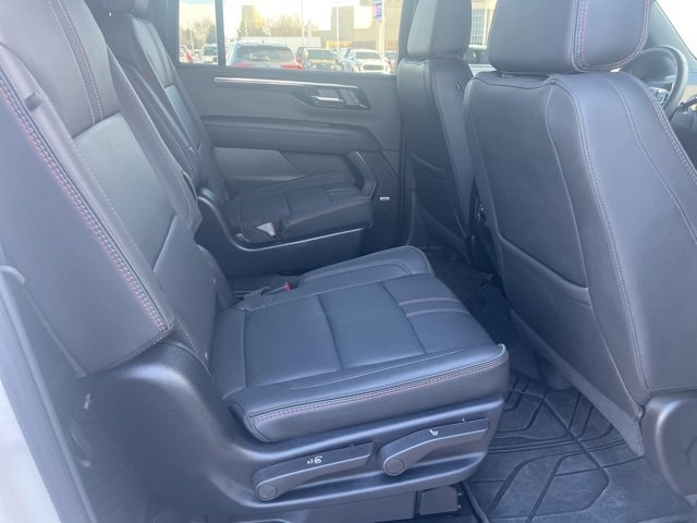 Used 2025 Chevrolet Suburban RST w/ Comfort Package image 16