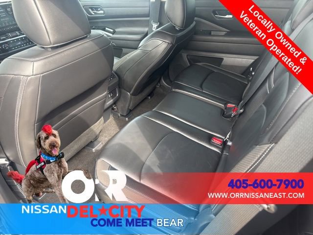 Used 2025 Nissan Pathfinder SL image 10
