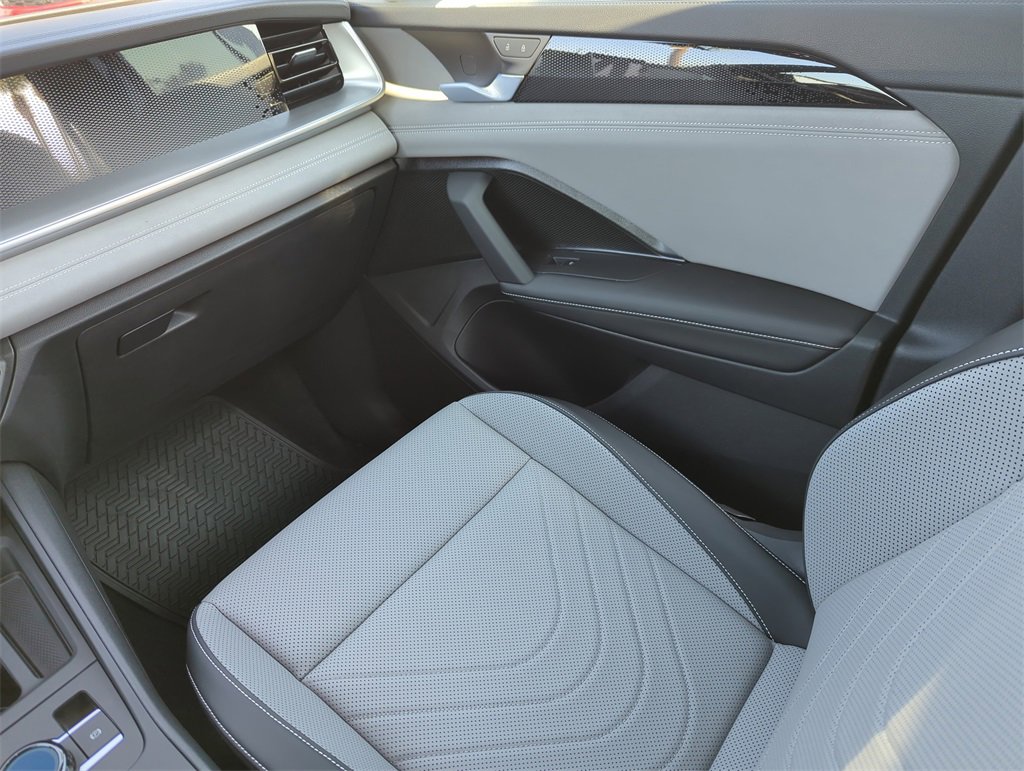 New 2026 Volkswagen Tiguan SE R-Line image 25