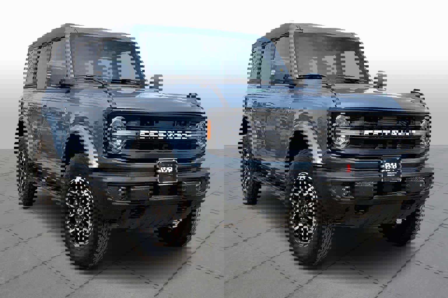 Used 2024 Ford Bronco Outer Banks image 3