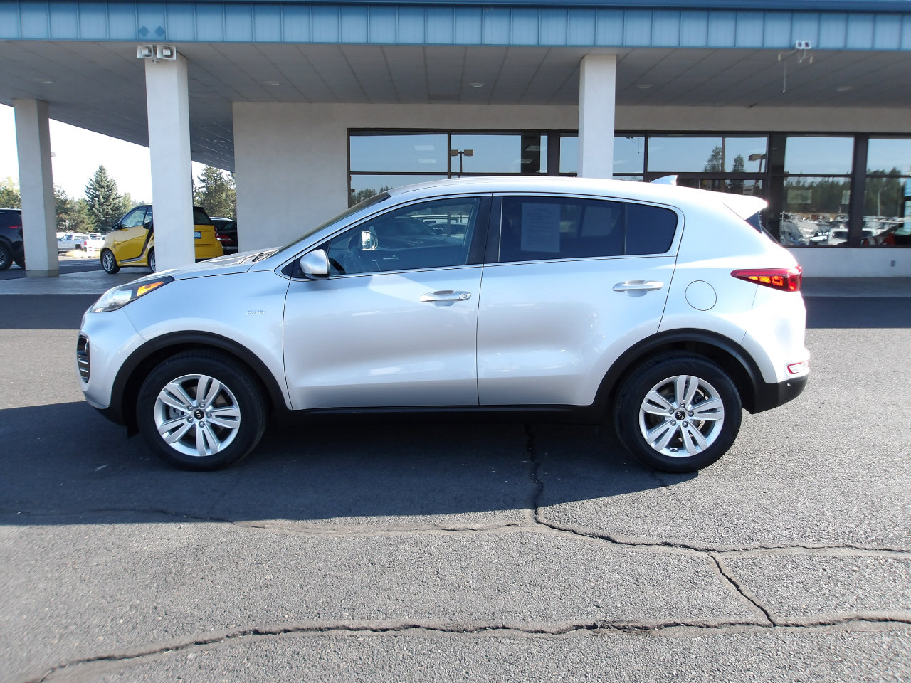 Used 2019 Kia Sportage LX image 2