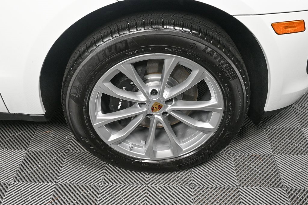 Certified 2025 Porsche Macan image 38