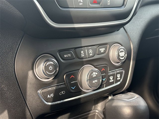 Used 2021 Jeep Cherokee Latitude Lux 80th Anniv w/ Quick Order Package 26U 80TH image 18