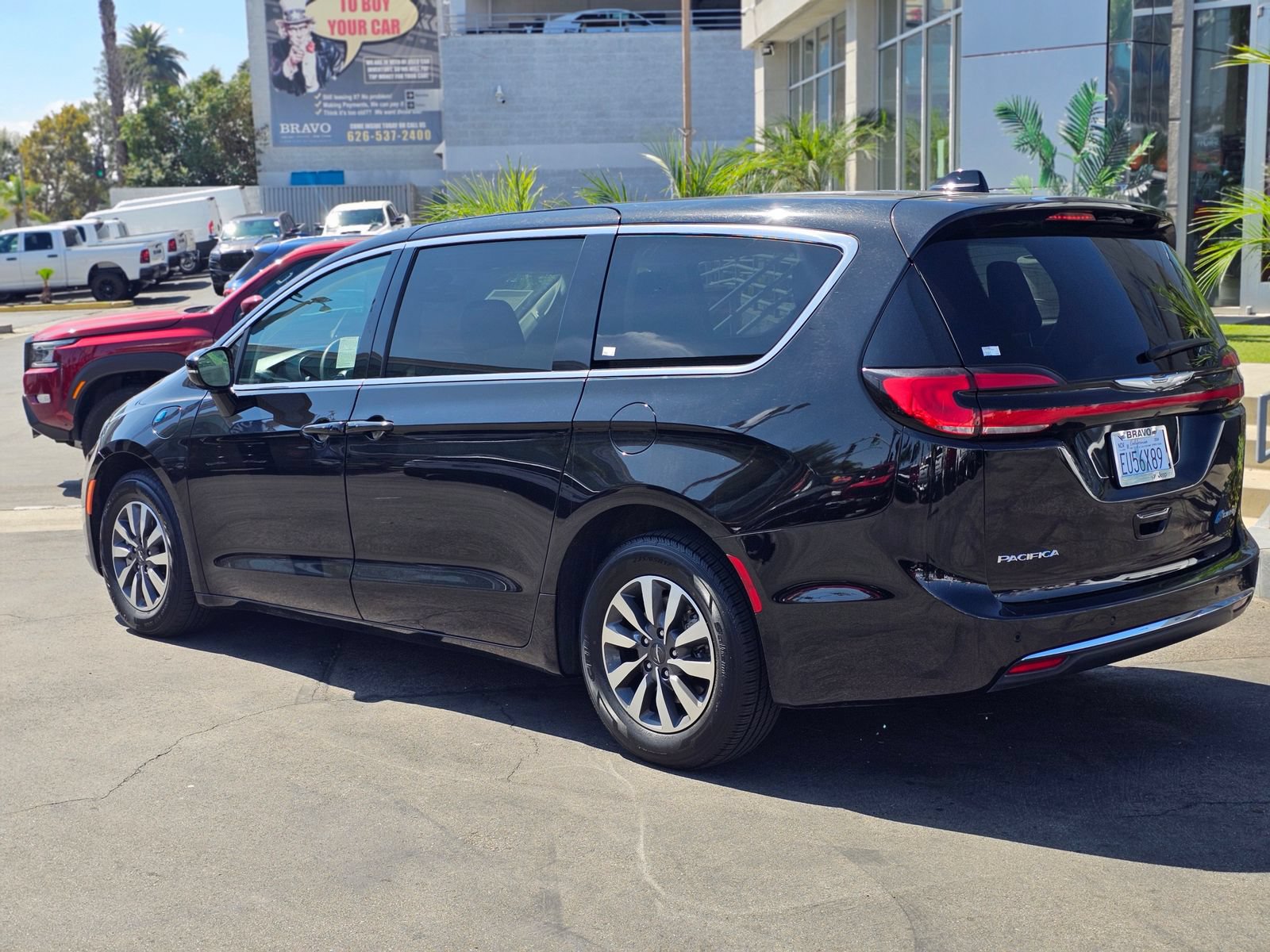 Used 2024 Chrysler Pacifica Limited FWD image 6