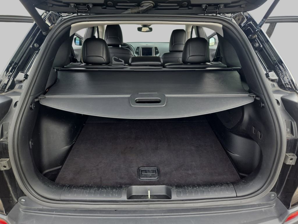 Used 2020 Jeep Cherokee Trailhawk image 15