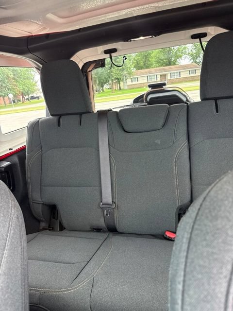 Used 2025 Jeep Wrangler Unlimited Sahara AWD/4WD image 19